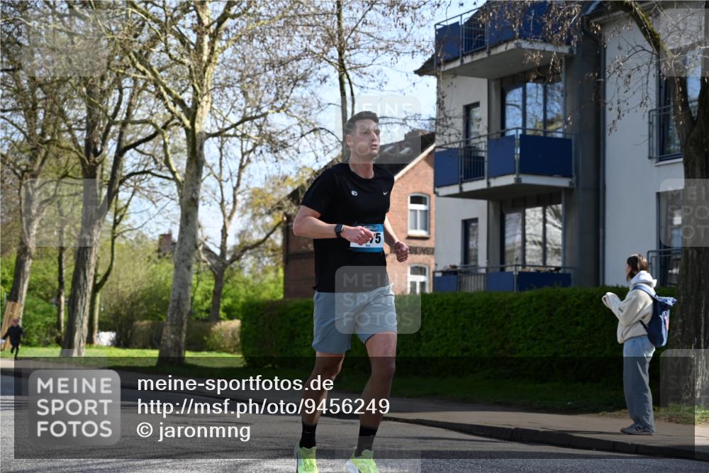 12.04.2026 - 45. Internationalen Wilhelmsburger Insellauf J. Mangold http://msf.ph/oto/9456249 12.04.2026 10:29:25 Ziel 3778, 4975, 4027, 5804, 3355, 4142, 2627, 3542, 4511, 5459, 4670 meine-sportfotos.de