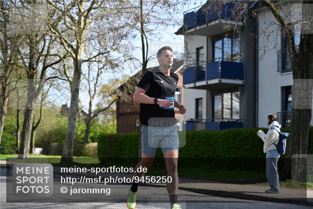 12.04.2026 - 45. Internationalen Wilhelmsburger Insellauf J. Mangold http://msf.ph/oto/9456250 12.04.2026 10:29:25 Ziel 3778, 4975, 4027, 5804, 3355, 4142, 2627, 3542, 4511, 5459, 4670 meine-sportfotos.de