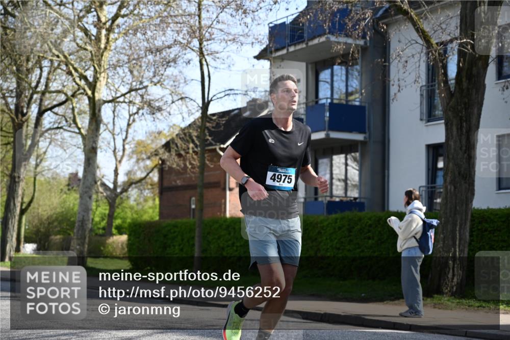 12.04.2026 - 45. Internationalen Wilhelmsburger Insellauf J. Mangold http://msf.ph/oto/9456252 12.04.2026 10:29:25 Ziel 3778, 4975, 4027, 5804, 3355, 4142, 2627, 3542, 4511, 5459, 4670 meine-sportfotos.de