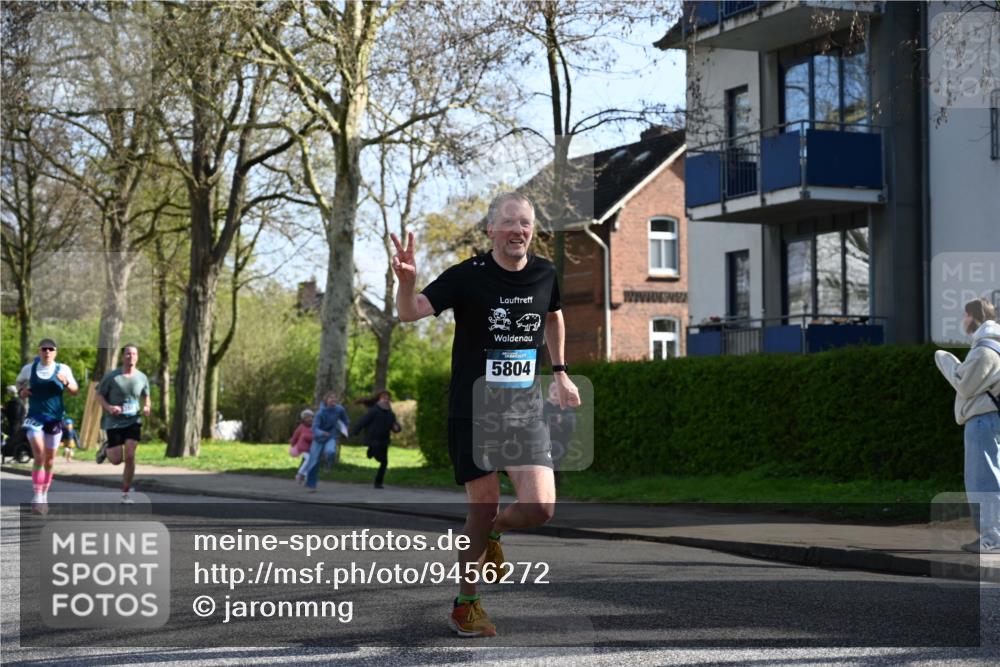 12.04.2026 - 45. Internationalen Wilhelmsburger Insellauf J. Mangold http://msf.ph/oto/9456272 12.04.2026 10:29:32 Ziel 4975, 4027, 5804, 3355, 4142, 2627, 3542, 4511, 5459, 4670, 4904, 5534, 3845 meine-sportfotos.de