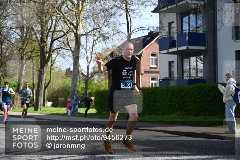 12.04.2026 - 45. Internationalen Wilhelmsburger Insellauf J. Mangold http://msf.ph/oto/9456273 12.04.2026 10:29:32 Ziel 4975, 4027, 5804, 3355, 4142, 2627, 3542, 4511, 5459, 4670, 4904, 5534, 3845 meine-sportfotos.de