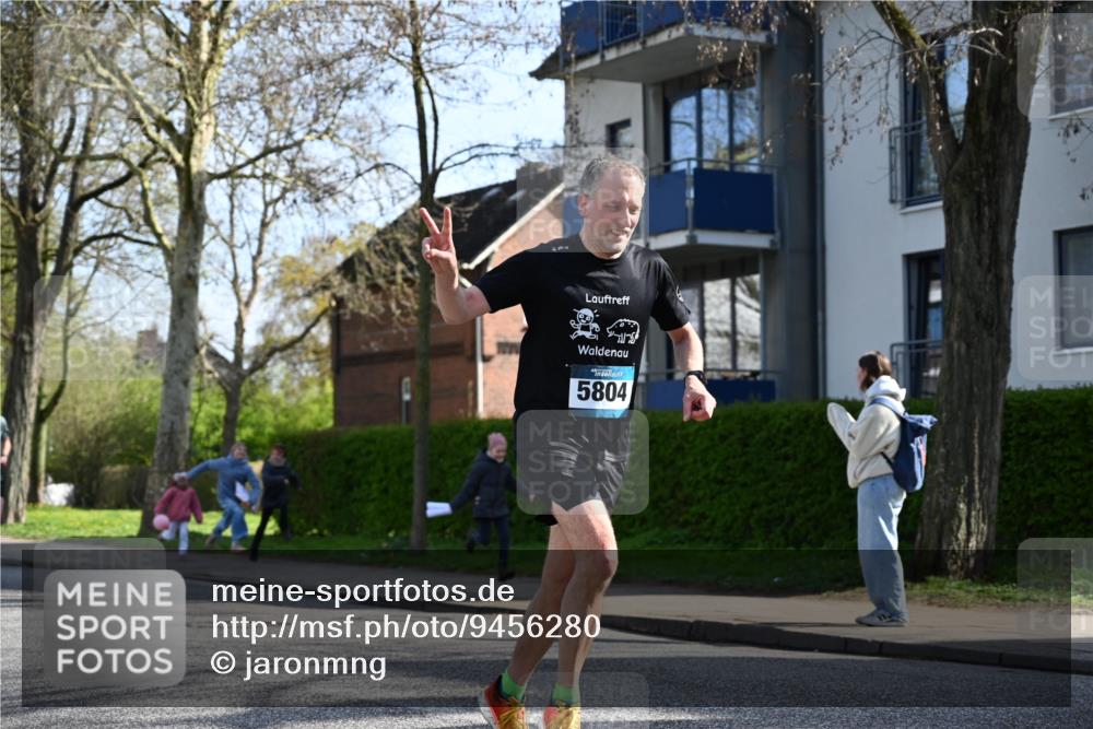 12.04.2026 - 45. Internationalen Wilhelmsburger Insellauf J. Mangold http://msf.ph/oto/9456280 12.04.2026 10:29:33 Ziel 4975, 4027, 5804, 3355, 4142, 2627, 3542, 4511, 4511, 5459, 4670, 4904, 5534, 3845 meine-sportfotos.de