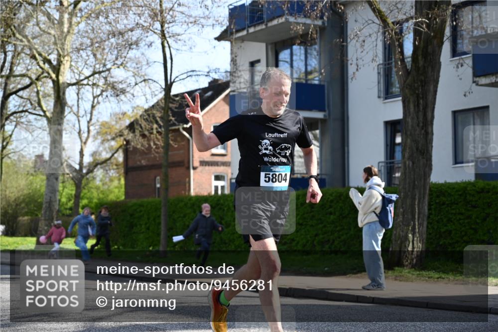 12.04.2026 - 45. Internationalen Wilhelmsburger Insellauf J. Mangold http://msf.ph/oto/9456281 12.04.2026 10:29:33 Ziel 4975, 4027, 5804, 3355, 4142, 2627, 3542, 4511, 4511, 5459, 4670, 4904, 5534, 3845 meine-sportfotos.de