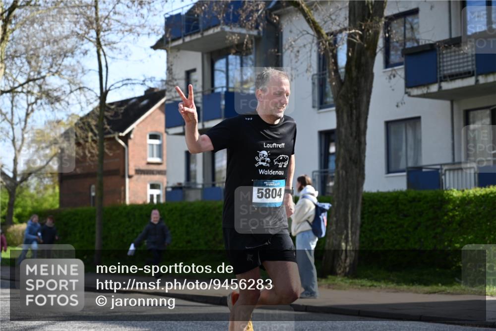 12.04.2026 - 45. Internationalen Wilhelmsburger Insellauf J. Mangold http://msf.ph/oto/9456283 12.04.2026 10:29:33 Ziel 4975, 4027, 5804, 3355, 4142, 2627, 3542, 4511, 4511, 5459, 4670, 4904, 5534, 3845 meine-sportfotos.de