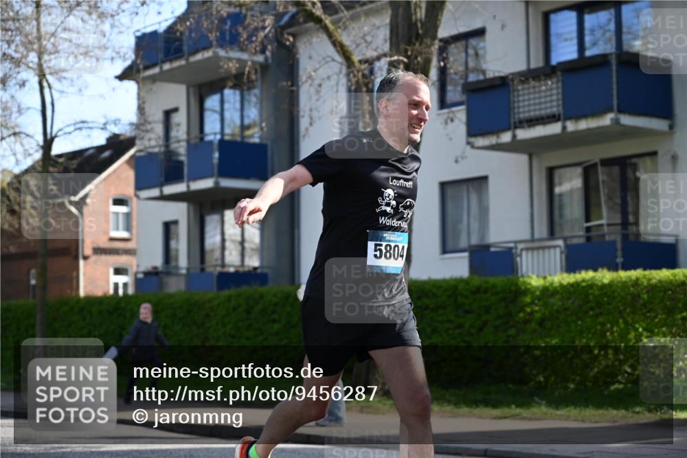 12.04.2026 - 45. Internationalen Wilhelmsburger Insellauf J. Mangold http://msf.ph/oto/9456287 12.04.2026 10:29:33 Ziel 4975, 4027, 5804, 3355, 4142, 2627, 3542, 4511, 4511, 5459, 4670, 4904, 5534, 3845 meine-sportfotos.de