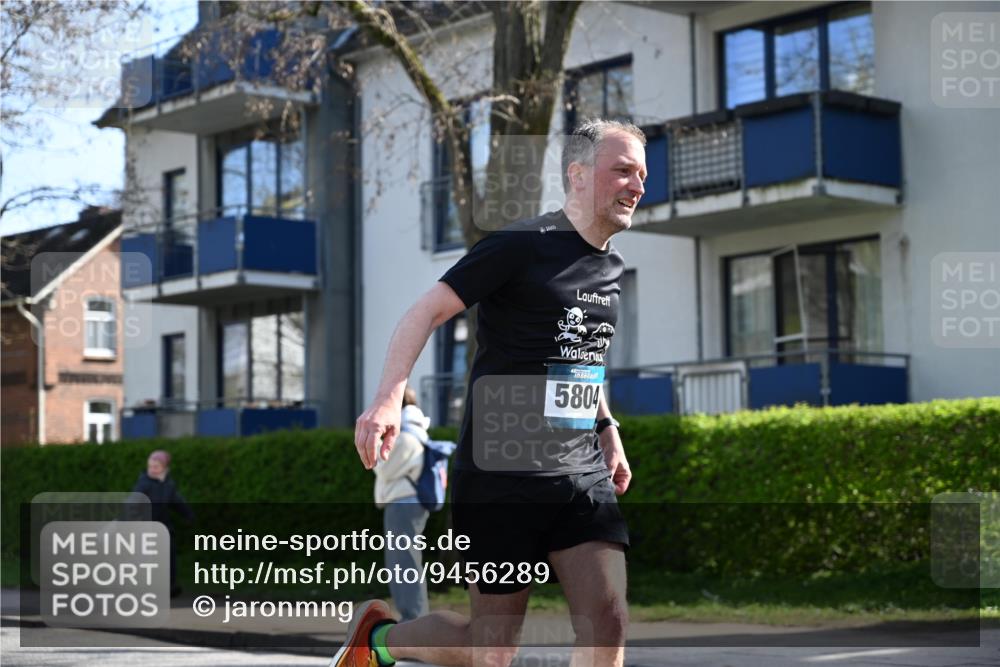 12.04.2026 - 45. Internationalen Wilhelmsburger Insellauf J. Mangold http://msf.ph/oto/9456289 12.04.2026 10:29:33 Ziel 4975, 4027, 5804, 3355, 4142, 2627, 3542, 4511, 4511, 5459, 4670, 4904, 5534, 3845 meine-sportfotos.de