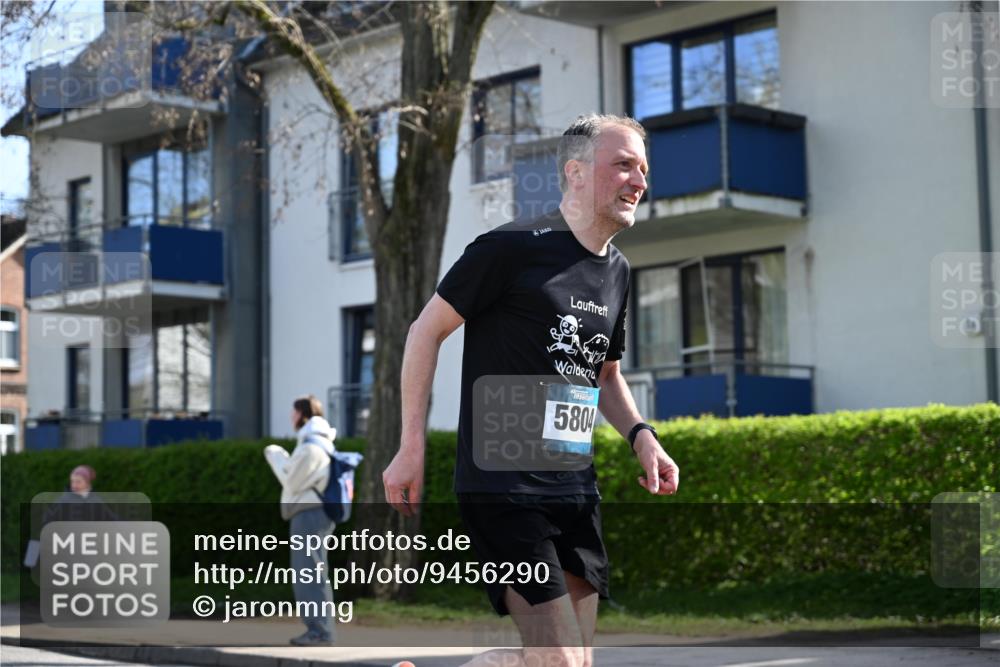 12.04.2026 - 45. Internationalen Wilhelmsburger Insellauf J. Mangold http://msf.ph/oto/9456290 12.04.2026 10:29:33 Ziel 4975, 4027, 5804, 3355, 4142, 2627, 3542, 4511, 4511, 5459, 4670, 4904, 5534, 3845 meine-sportfotos.de