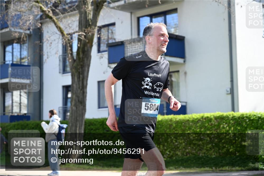 12.04.2026 - 45. Internationalen Wilhelmsburger Insellauf J. Mangold http://msf.ph/oto/9456291 12.04.2026 10:29:33 Ziel 4975, 4027, 5804, 3355, 4142, 2627, 3542, 4511, 4511, 5459, 4670, 4904, 5534, 3845 meine-sportfotos.de