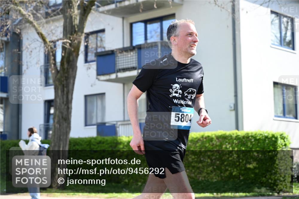 12.04.2026 - 45. Internationalen Wilhelmsburger Insellauf J. Mangold http://msf.ph/oto/9456292 12.04.2026 10:29:33 Ziel 4975, 4027, 5804, 3355, 4142, 2627, 3542, 4511, 4511, 5459, 4670, 4904, 5534, 3845 meine-sportfotos.de
