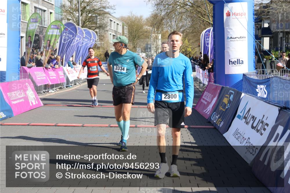 12.04.2026 - 45. Internationalen Wilhelmsburger Insellauf Strokosch-Dieckow http://msf.ph/oto/9456293 12.04.2026 10:45:47 Ziel 2300, 3334, 4958, 3500, 4928, 4333, 2301, 2995 meine-sportfotos.de