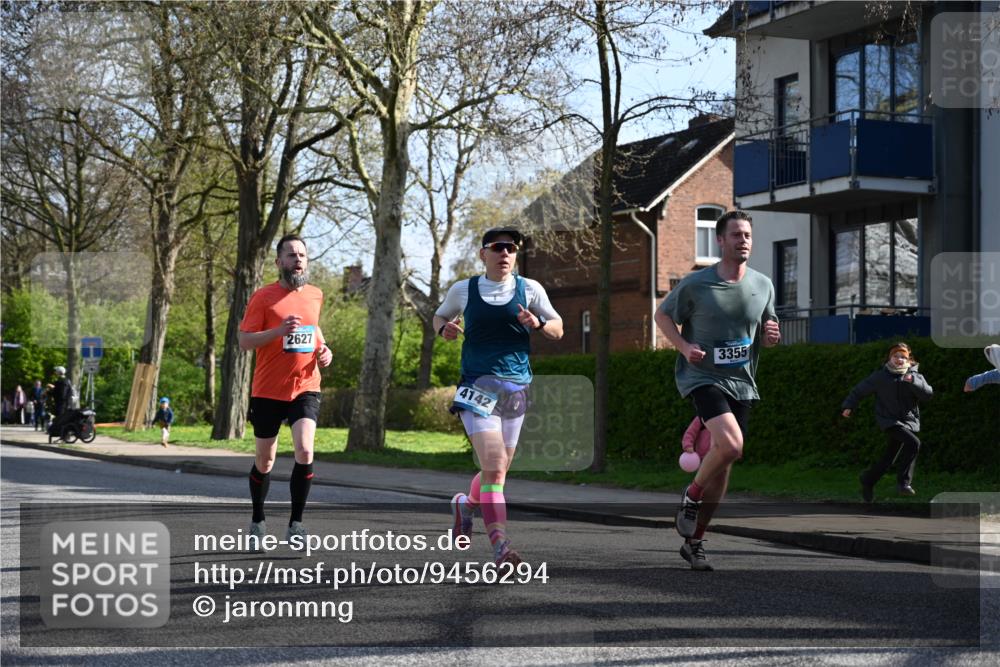 12.04.2026 - 45. Internationalen Wilhelmsburger Insellauf J. Mangold http://msf.ph/oto/9456294 12.04.2026 10:29:35 Ziel 4027, 5804, 3355, 4142, 2627, 3542, 4511, 5459, 5459, 4670, 4904, 5534, 3845, 5052, 4275 meine-sportfotos.de