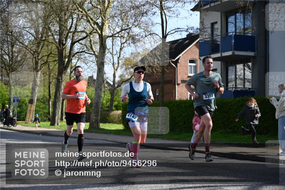 12.04.2026 - 45. Internationalen Wilhelmsburger Insellauf J. Mangold http://msf.ph/oto/9456296 12.04.2026 10:29:35 Ziel 4027, 5804, 3355, 4142, 2627, 3542, 4511, 5459, 5459, 4670, 4904, 5534, 3845, 5052, 4275 meine-sportfotos.de