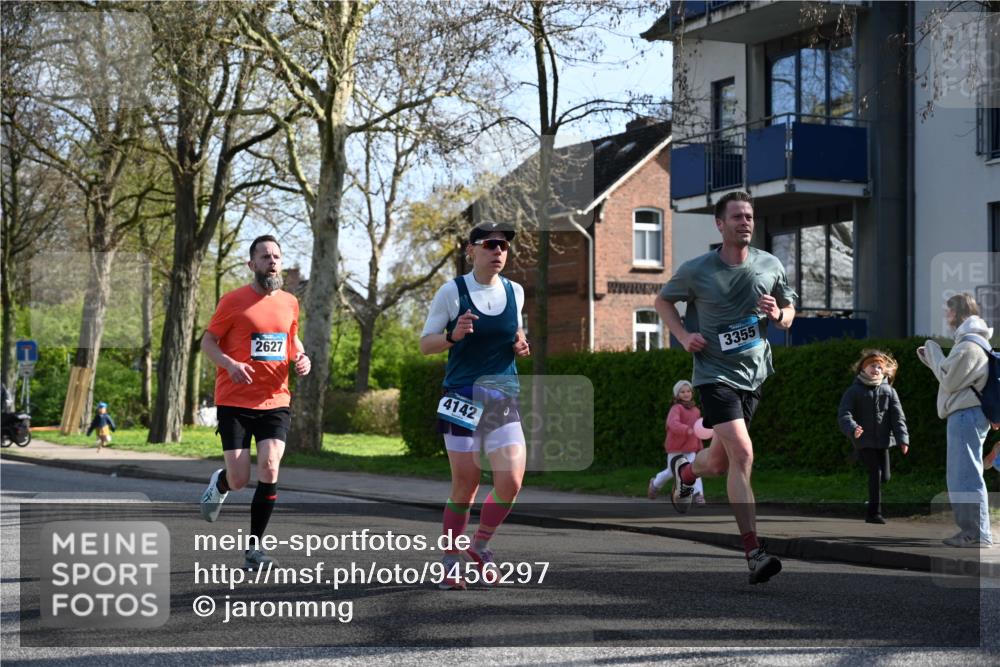 12.04.2026 - 45. Internationalen Wilhelmsburger Insellauf J. Mangold http://msf.ph/oto/9456297 12.04.2026 10:29:35 Ziel 4027, 5804, 3355, 4142, 2627, 3542, 4511, 5459, 5459, 4670, 4904, 5534, 3845, 5052, 4275 meine-sportfotos.de