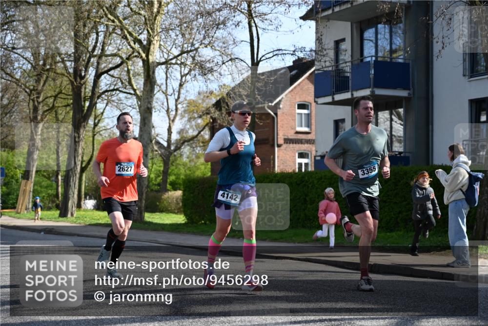 12.04.2026 - 45. Internationalen Wilhelmsburger Insellauf J. Mangold http://msf.ph/oto/9456298 12.04.2026 10:29:35 Ziel 4027, 5804, 3355, 4142, 2627, 3542, 4511, 5459, 5459, 4670, 4904, 5534, 3845, 5052, 4275 meine-sportfotos.de