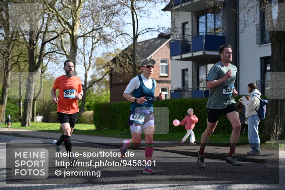 12.04.2026 - 45. Internationalen Wilhelmsburger Insellauf J. Mangold http://msf.ph/oto/9456301 12.04.2026 10:29:35 Ziel 4027, 5804, 3355, 4142, 2627, 3542, 4511, 5459, 5459, 4670, 4904, 5534, 3845, 5052, 4275 meine-sportfotos.de