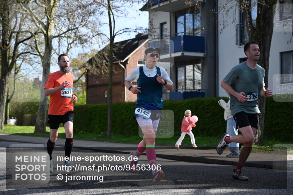 12.04.2026 - 45. Internationalen Wilhelmsburger Insellauf J. Mangold http://msf.ph/oto/9456306 12.04.2026 10:29:36 Ziel 4027, 5804, 3355, 4142, 2627, 3542, 4511, 5459, 4670, 4904, 5534, 3845, 5052, 4275, 4748, 4749 meine-sportfotos.de