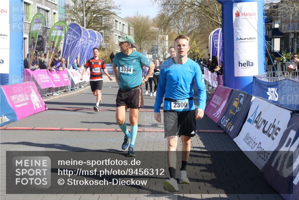 12.04.2026 - 45. Internationalen Wilhelmsburger Insellauf Strokosch-Dieckow http://msf.ph/oto/9456312 12.04.2026 10:45:48 Ziel 4958, 3500, 4928, 4333, 2301, 2995 meine-sportfotos.de
