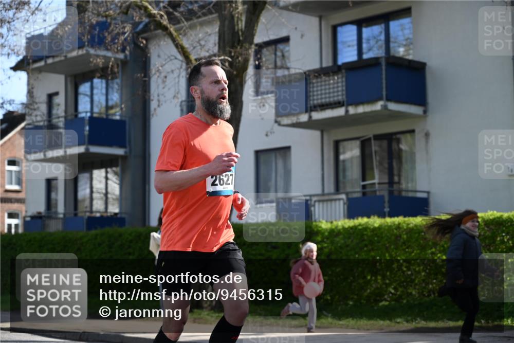 12.04.2026 - 45. Internationalen Wilhelmsburger Insellauf J. Mangold http://msf.ph/oto/9456315 12.04.2026 10:29:37 Ziel 4027, 5804, 3355, 4142, 2627, 3542, 4511, 5459, 4670, 4904, 5534, 3845, 5052, 4275, 4748, 4749 meine-sportfotos.de