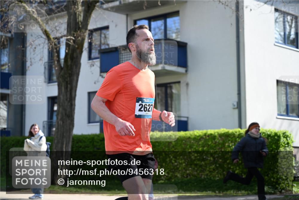 12.04.2026 - 45. Internationalen Wilhelmsburger Insellauf J. Mangold http://msf.ph/oto/9456318 12.04.2026 10:29:37 Ziel 4027, 5804, 3355, 4142, 2627, 3542, 4511, 5459, 4670, 4904, 5534, 3845, 5052, 4275, 4748, 4749 meine-sportfotos.de