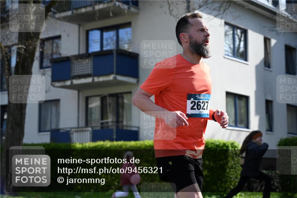 12.04.2026 - 45. Internationalen Wilhelmsburger Insellauf J. Mangold http://msf.ph/oto/9456321 12.04.2026 10:29:37 Ziel 4027, 5804, 3355, 4142, 2627, 3542, 4511, 5459, 4670, 4904, 5534, 3845, 5052, 4275, 4748, 4749 meine-sportfotos.de