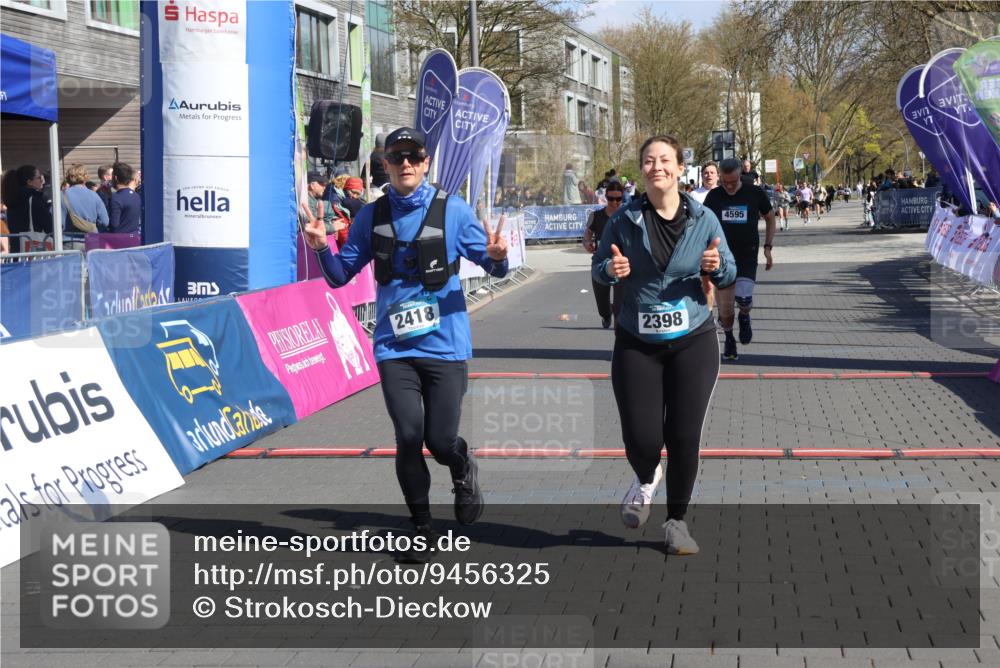 12.04.2026 - 45. Internationalen Wilhelmsburger Insellauf Strokosch-Dieckow http://msf.ph/oto/9456325 12.04.2026 11:02:56 Ziel 2418, 2398, 4595, 4597, 4825 meine-sportfotos.de