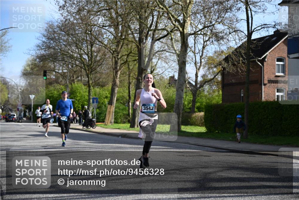 12.04.2026 - 45. Internationalen Wilhelmsburger Insellauf J. Mangold http://msf.ph/oto/9456328 12.04.2026 10:29:45 Ziel 4142, 2627, 3542, 4511, 5459, 4670, 4904, 5534, 3845, 5052, 4275, 4748, 4749, 3081, 3958, 4340 meine-sportfotos.de