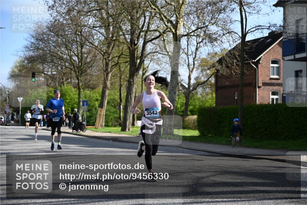 12.04.2026 - 45. Internationalen Wilhelmsburger Insellauf J. Mangold http://msf.ph/oto/9456330 12.04.2026 10:29:45 Ziel 4142, 2627, 3542, 4511, 5459, 4670, 4904, 5534, 3845, 5052, 4275, 4748, 4749, 3081, 3958, 4340 meine-sportfotos.de