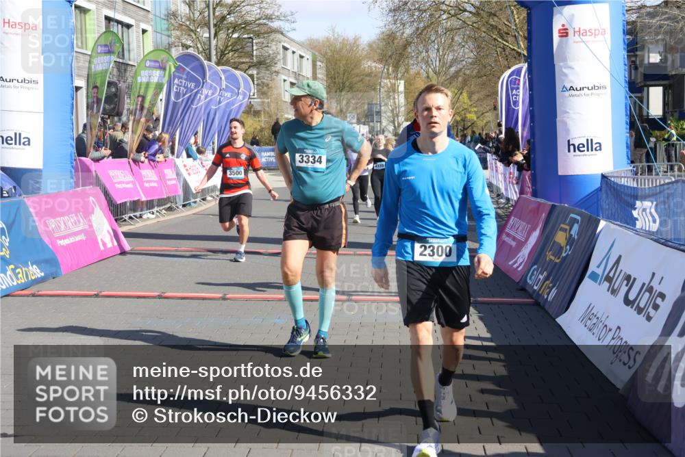 12.04.2026 - 45. Internationalen Wilhelmsburger Insellauf Strokosch-Dieckow http://msf.ph/oto/9456332 12.04.2026 10:45:48 Ziel 4958, 3500, 4928, 4333, 2301, 2995 meine-sportfotos.de