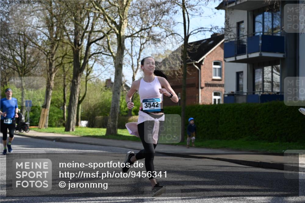 12.04.2026 - 45. Internationalen Wilhelmsburger Insellauf J. Mangold http://msf.ph/oto/9456341 12.04.2026 10:29:45 Ziel 4142, 2627, 3542, 4511, 5459, 4670, 4904, 5534, 3845, 5052, 4275, 4748, 4749, 3081, 3958, 4340 meine-sportfotos.de
