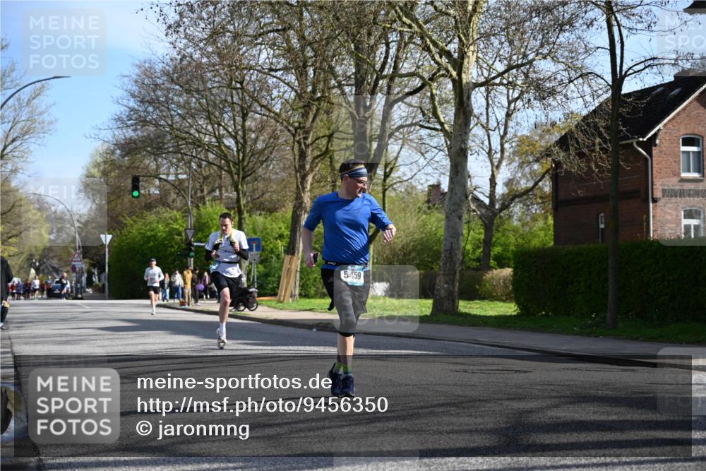 12.04.2026 - 45. Internationalen Wilhelmsburger Insellauf J. Mangold http://msf.ph/oto/9456350 12.04.2026 10:29:47 Ziel 3542, 4511, 5459, 4670, 4904, 5534, 3845, 5052, 4275, 4748, 4749, 3081, 3958, 4340, 2317 meine-sportfotos.de