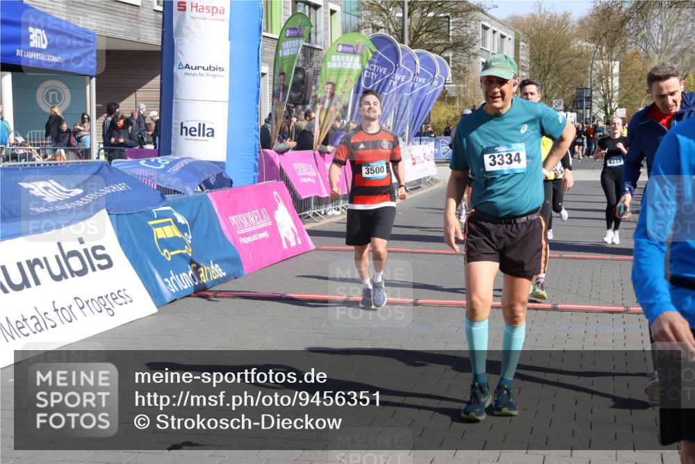 12.04.2026 - 45. Internationalen Wilhelmsburger Insellauf Strokosch-Dieckow http://msf.ph/oto/9456351 12.04.2026 10:45:49 Ziel 4958, 3500, 4928, 4333, 2301, 2995, 2134 meine-sportfotos.de