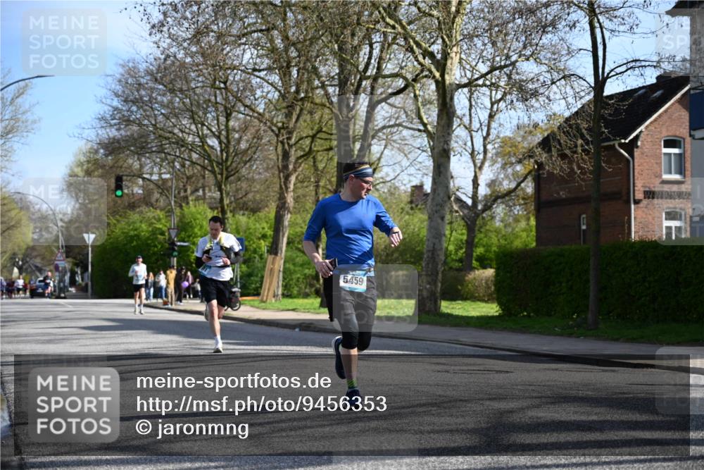 12.04.2026 - 45. Internationalen Wilhelmsburger Insellauf J. Mangold http://msf.ph/oto/9456353 12.04.2026 10:29:47 Ziel 3542, 4511, 5459, 4670, 4904, 5534, 3845, 5052, 4275, 4748, 4749, 3081, 3958, 4340, 2317 meine-sportfotos.de