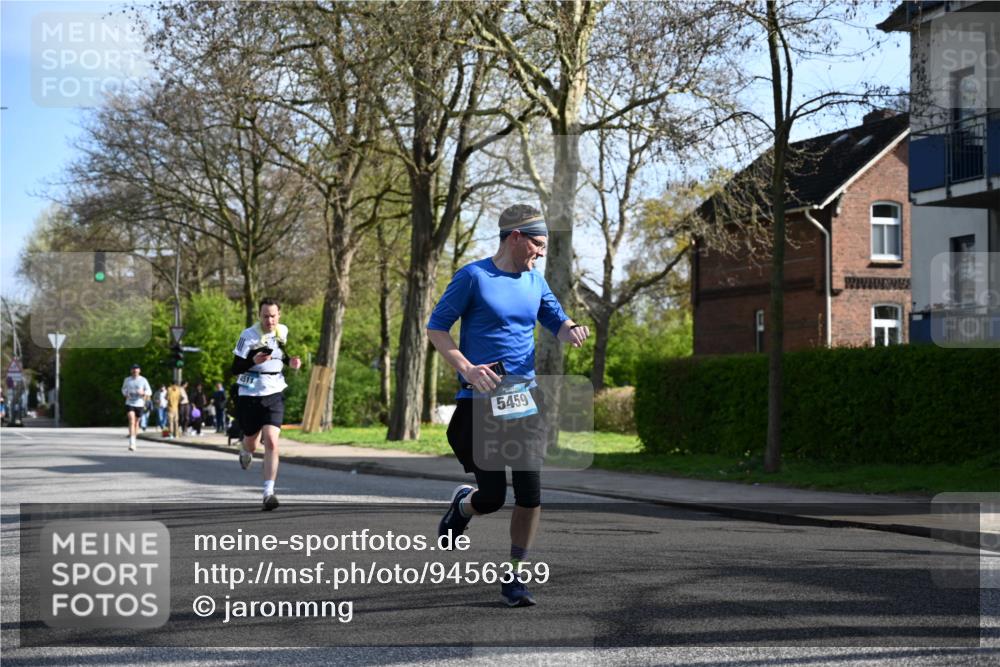 12.04.2026 - 45. Internationalen Wilhelmsburger Insellauf J. Mangold http://msf.ph/oto/9456359 12.04.2026 10:29:47 Ziel 3542, 4511, 5459, 4670, 4904, 5534, 3845, 5052, 4275, 4748, 4749, 3081, 3958, 4340, 2317 meine-sportfotos.de