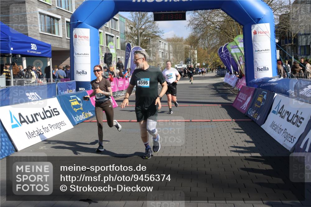 12.04.2026 - 45. Internationalen Wilhelmsburger Insellauf Strokosch-Dieckow http://msf.ph/oto/9456374 12.04.2026 11:02:58 Ziel 2418, 2398, 4595, 4597, 4825 meine-sportfotos.de