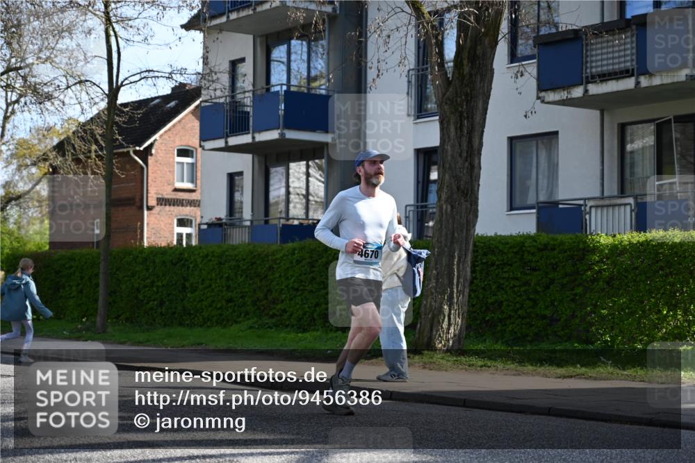 12.04.2026 - 45. Internationalen Wilhelmsburger Insellauf J. Mangold http://msf.ph/oto/9456386 12.04.2026 10:29:57 Ziel 4511, 5459, 4670, 4904, 5534, 3845, 5052, 4275, 4748, 4749, 3081, 3958, 4340, 2317, 5841, 5236, 4713 meine-sportfotos.de