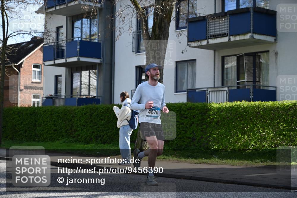 12.04.2026 - 45. Internationalen Wilhelmsburger Insellauf J. Mangold http://msf.ph/oto/9456390 12.04.2026 10:29:57 Ziel 4511, 5459, 4670, 4904, 5534, 3845, 5052, 4275, 4748, 4749, 3081, 3958, 4340, 2317, 5841, 5236, 4713 meine-sportfotos.de