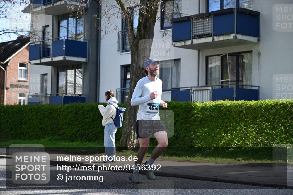 12.04.2026 - 45. Internationalen Wilhelmsburger Insellauf J. Mangold http://msf.ph/oto/9456392 12.04.2026 10:29:57 Ziel 4511, 5459, 4670, 4904, 5534, 3845, 5052, 4275, 4748, 4749, 3081, 3958, 4340, 2317, 5841, 5236, 4713 meine-sportfotos.de