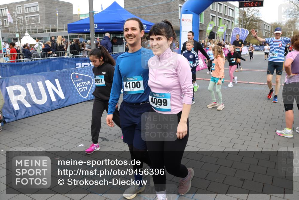 12.04.2026 - 45. Internationalen Wilhelmsburger Insellauf Strokosch-Dieckow http://msf.ph/oto/9456396 12.04.2026 13:03:20 Ziel 4100, 4099 meine-sportfotos.de
