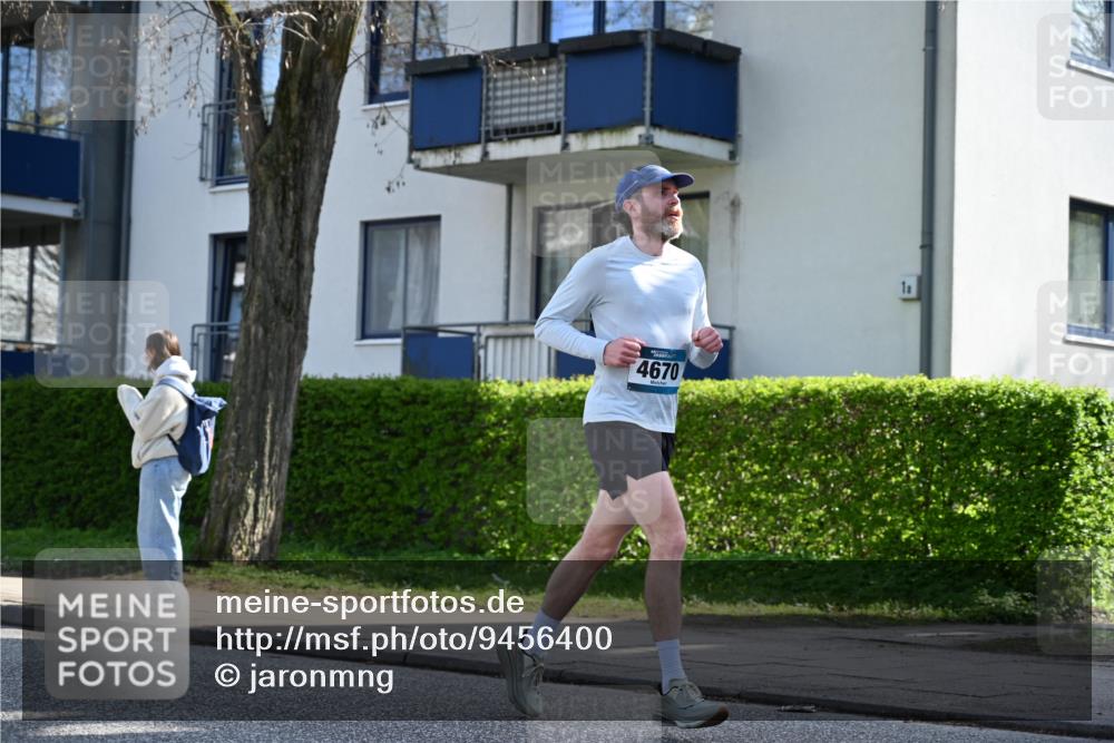 12.04.2026 - 45. Internationalen Wilhelmsburger Insellauf J. Mangold http://msf.ph/oto/9456400 12.04.2026 10:29:58 Ziel 4511, 5459, 4670, 4904, 5534, 3845, 5052, 4275, 5052, 4275, 4748, 4749, 3081, 3958, 4340, 2317, 2317, 5841, 5236, 4713, 2323 meine-sportfotos.de