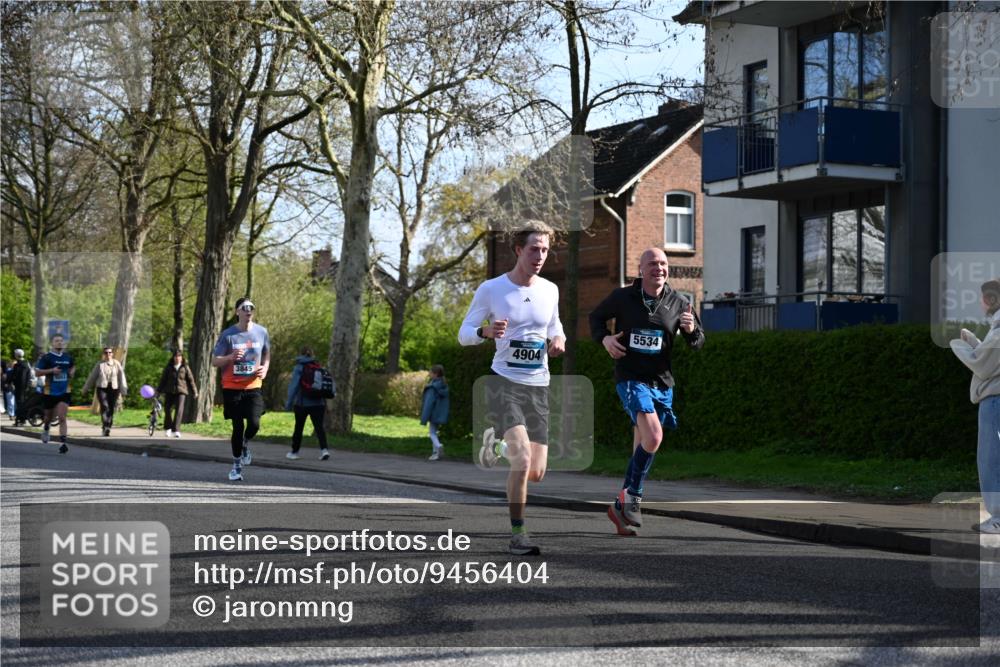 12.04.2026 - 45. Internationalen Wilhelmsburger Insellauf J. Mangold http://msf.ph/oto/9456404 12.04.2026 10:30:08 Ziel 4904, 5534, 3845, 5052, 4275, 4748, 4749, 3081, 3958, 4340, 2317, 5841, 5236, 4713, 2323, 4787 meine-sportfotos.de