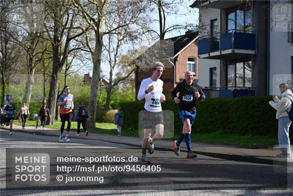 12.04.2026 - 45. Internationalen Wilhelmsburger Insellauf J. Mangold http://msf.ph/oto/9456405 12.04.2026 10:30:08 Ziel 4904, 5534, 3845, 5052, 4275, 4748, 4749, 3081, 3958, 4340, 2317, 5841, 5236, 4713, 2323, 4787 meine-sportfotos.de