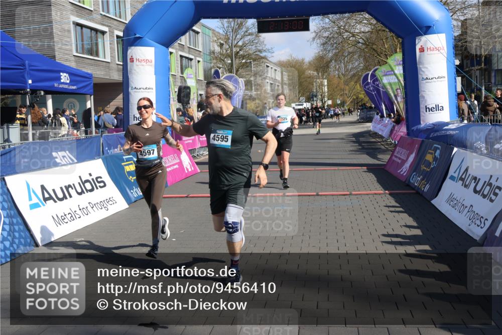 12.04.2026 - 45. Internationalen Wilhelmsburger Insellauf Strokosch-Dieckow http://msf.ph/oto/9456410 12.04.2026 11:02:59 Ziel 4595, 4597, 4825 meine-sportfotos.de