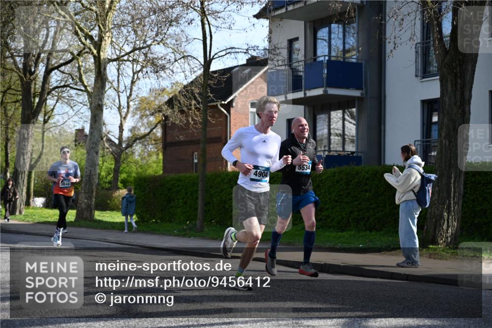 12.04.2026 - 45. Internationalen Wilhelmsburger Insellauf J. Mangold http://msf.ph/oto/9456412 12.04.2026 10:30:08 Ziel 4904, 5534, 3845, 5052, 4275, 4748, 4749, 3081, 3958, 4340, 2317, 5841, 5236, 4713, 2323, 4787 meine-sportfotos.de
