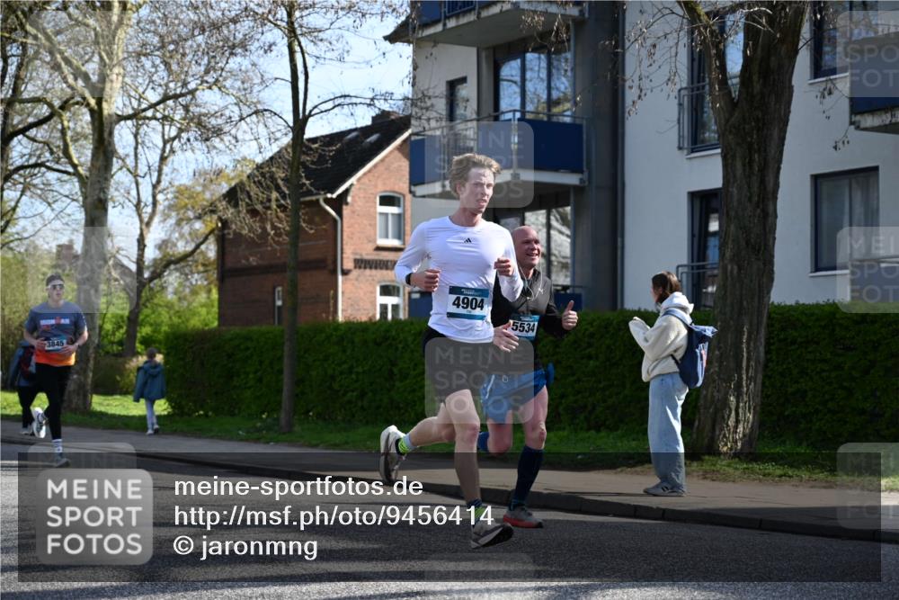 12.04.2026 - 45. Internationalen Wilhelmsburger Insellauf J. Mangold http://msf.ph/oto/9456414 12.04.2026 10:30:09 Ziel 4904, 5534, 3845, 5052, 4275, 4748, 4749, 3081, 3958, 4340, 2317, 5841, 5236, 4713, 2323, 4787, 3095 meine-sportfotos.de