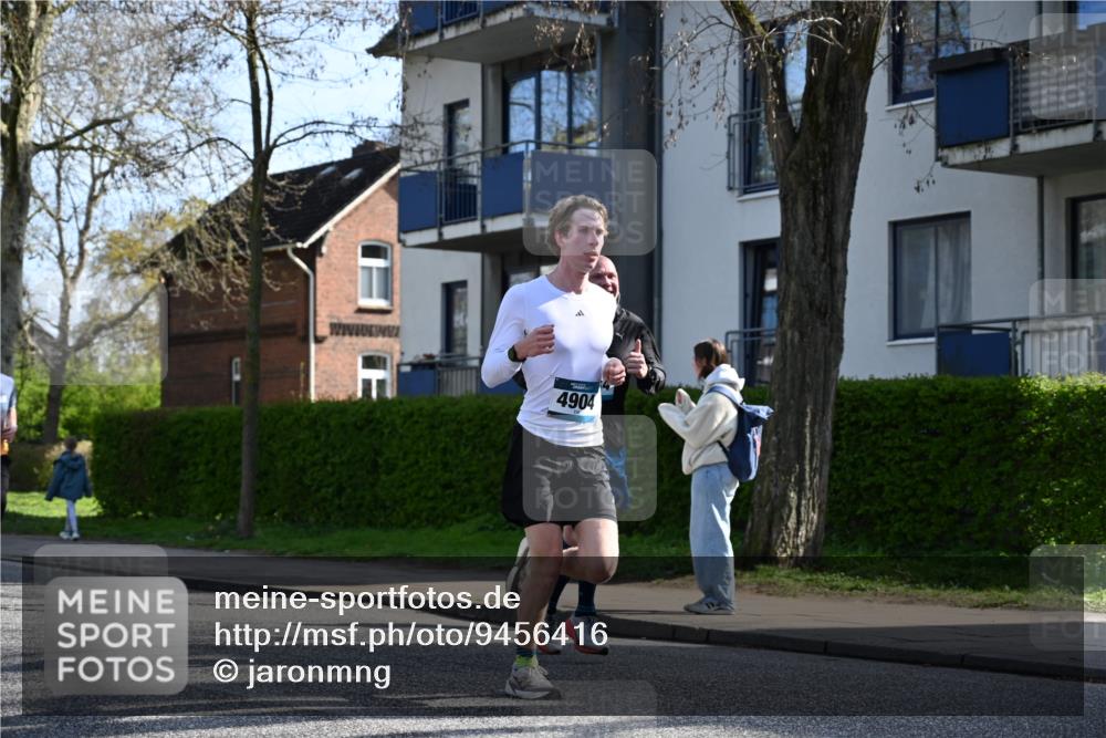 12.04.2026 - 45. Internationalen Wilhelmsburger Insellauf J. Mangold http://msf.ph/oto/9456416 12.04.2026 10:30:09 Ziel 4904, 5534, 3845, 5052, 4275, 4748, 4749, 3081, 3958, 4340, 2317, 5841, 5236, 4713, 2323, 4787, 3095 meine-sportfotos.de