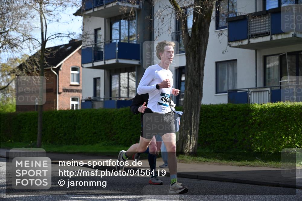 12.04.2026 - 45. Internationalen Wilhelmsburger Insellauf J. Mangold http://msf.ph/oto/9456419 12.04.2026 10:30:09 Ziel 4904, 5534, 3845, 5052, 4275, 4748, 4749, 3081, 3958, 4340, 2317, 5841, 5236, 4713, 2323, 4787, 3095 meine-sportfotos.de