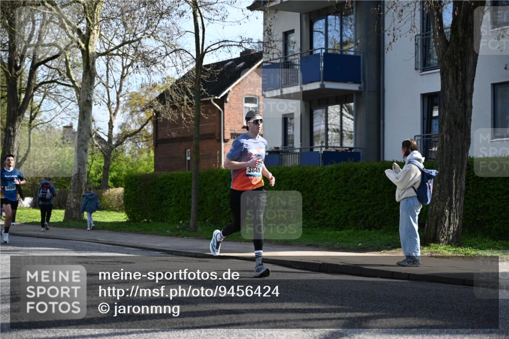 12.04.2026 - 45. Internationalen Wilhelmsburger Insellauf J. Mangold http://msf.ph/oto/9456424 12.04.2026 10:30:10 Ziel 4904, 5534, 3845, 5052, 4275, 4748, 4749, 3081, 3958, 4340, 2317, 2317, 5841, 5236, 4713, 2323, 2323, 4787, 3095 meine-sportfotos.de