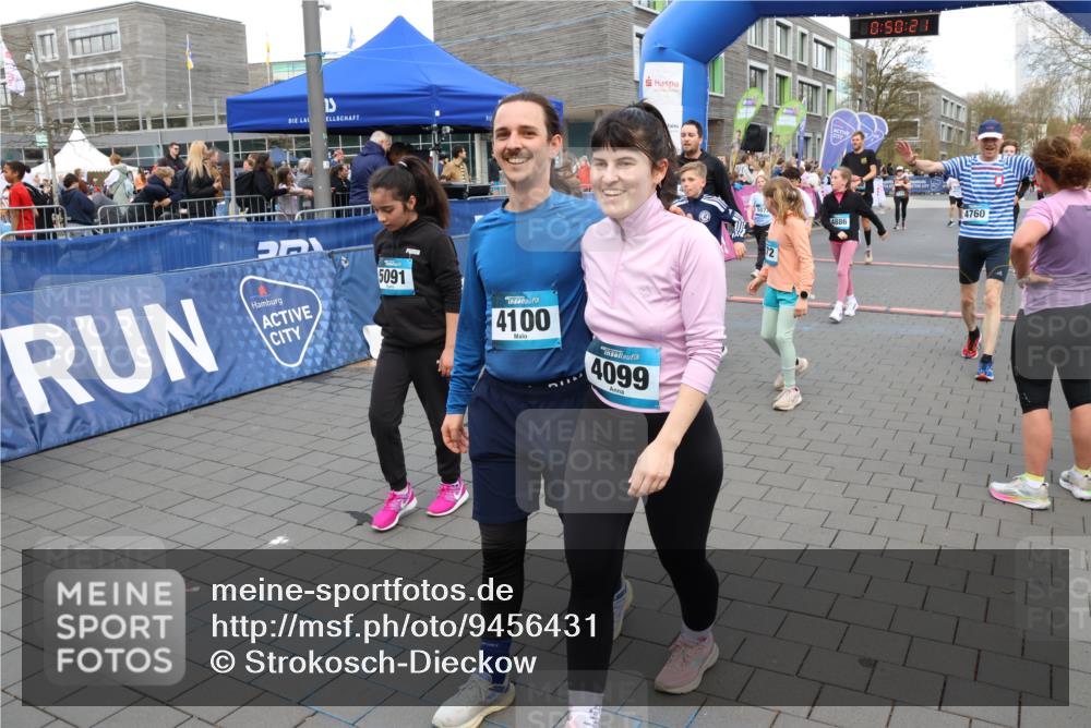 12.04.2026 - 45. Internationalen Wilhelmsburger Insellauf Strokosch-Dieckow http://msf.ph/oto/9456431 12.04.2026 13:03:20 Ziel 4100, 4099 meine-sportfotos.de