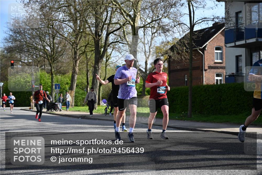 12.04.2026 - 45. Internationalen Wilhelmsburger Insellauf J. Mangold http://msf.ph/oto/9456439 12.04.2026 10:30:13 Ziel 4904, 5534, 3845, 5052, 4275, 4748, 4749, 3081, 3958, 4340, 2317, 5841, 5236, 4713, 2323, 4787, 3095 meine-sportfotos.de