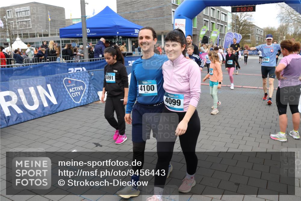 12.04.2026 - 45. Internationalen Wilhelmsburger Insellauf Strokosch-Dieckow http://msf.ph/oto/9456443 12.04.2026 13:03:20 Ziel 4100, 4099 meine-sportfotos.de